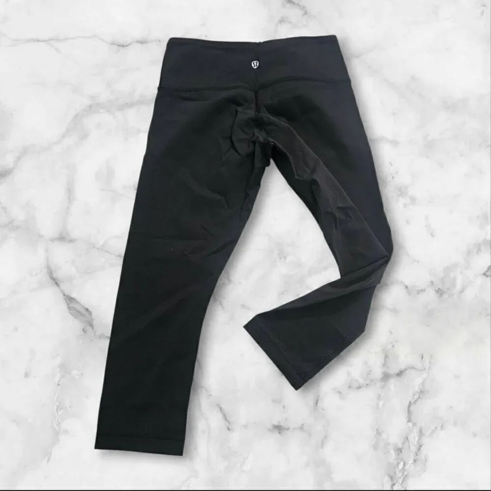 Lululemon Size 4 Black Wunder Under Leggings